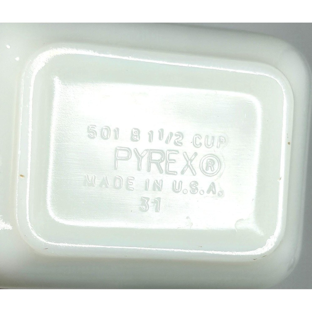 Vintage Pyrex Amish Butterprint  Refrigerator Dish 501B w/ Lid  1 1/2 Cups - Picture 9 of 10